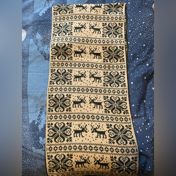 Reversible Winter Scarf - Picture 2 of 3